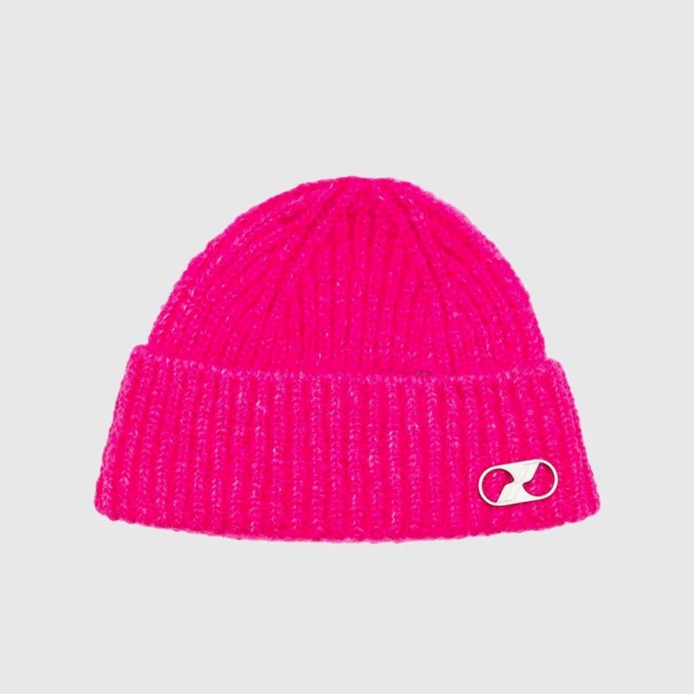 NWOT We11done Metal Logo Short Beanie in Pink